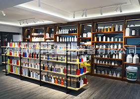 吉安容器二樓膠水瓶、機(jī)油瓶、機(jī)油罐展區(qū)